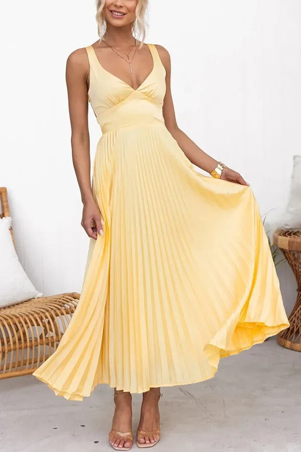 Robe plissée jaune à col en V DESCRIPTION